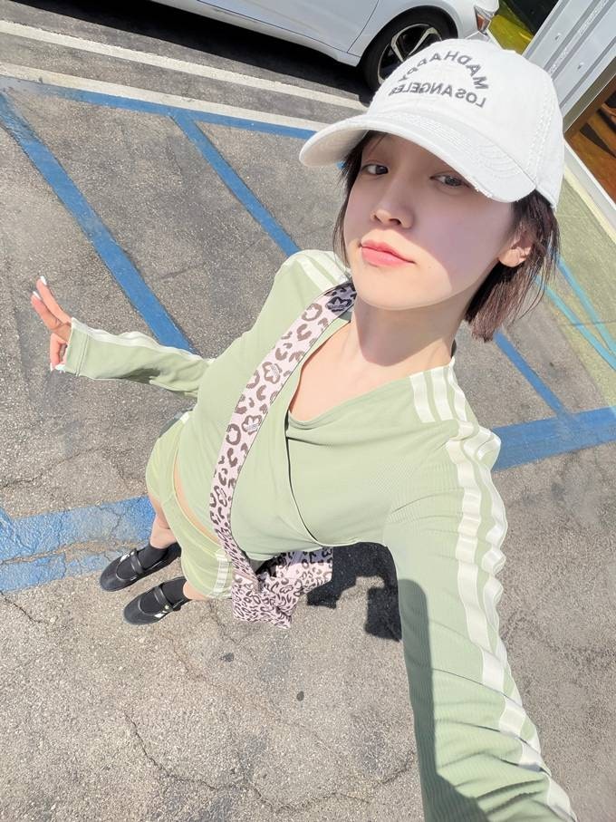 (여자)아이들 우기, 해외서 더 힙해! 탄탄 몸매 뽐낸 힙한 애슬레저 스트릿룩  / 작정하고 뽐....