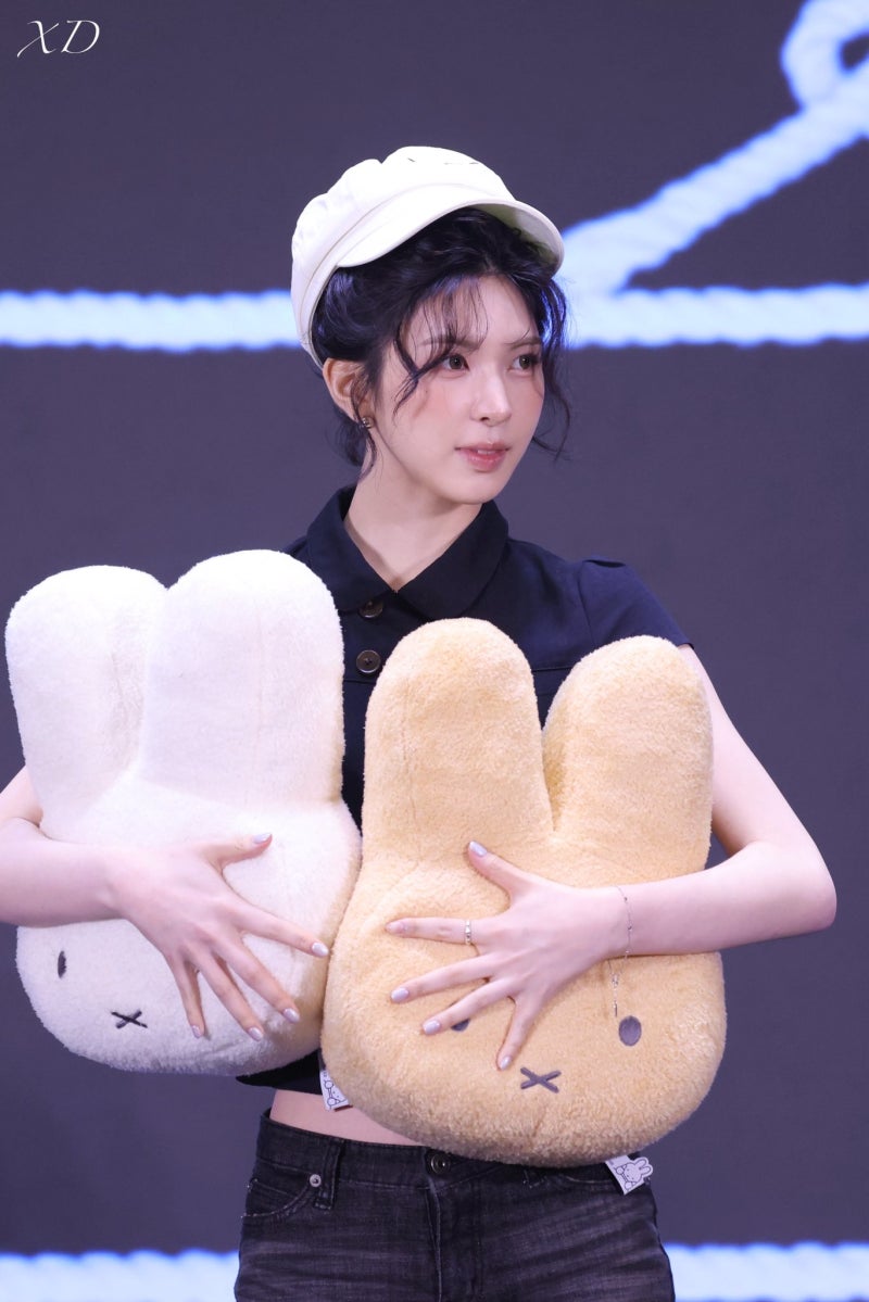 엔믹스 배이 팔찌｜팬사인회에서 착용한 아니아하이에 실버 디스크 스테이션 팔찌