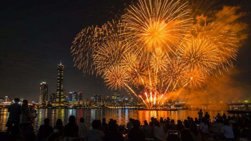 Your Complete Guide to the Yeouido Fireworks Festival on September 5th! Time, Transportation, Essentials, and Top 5 Free and Paid Spots!