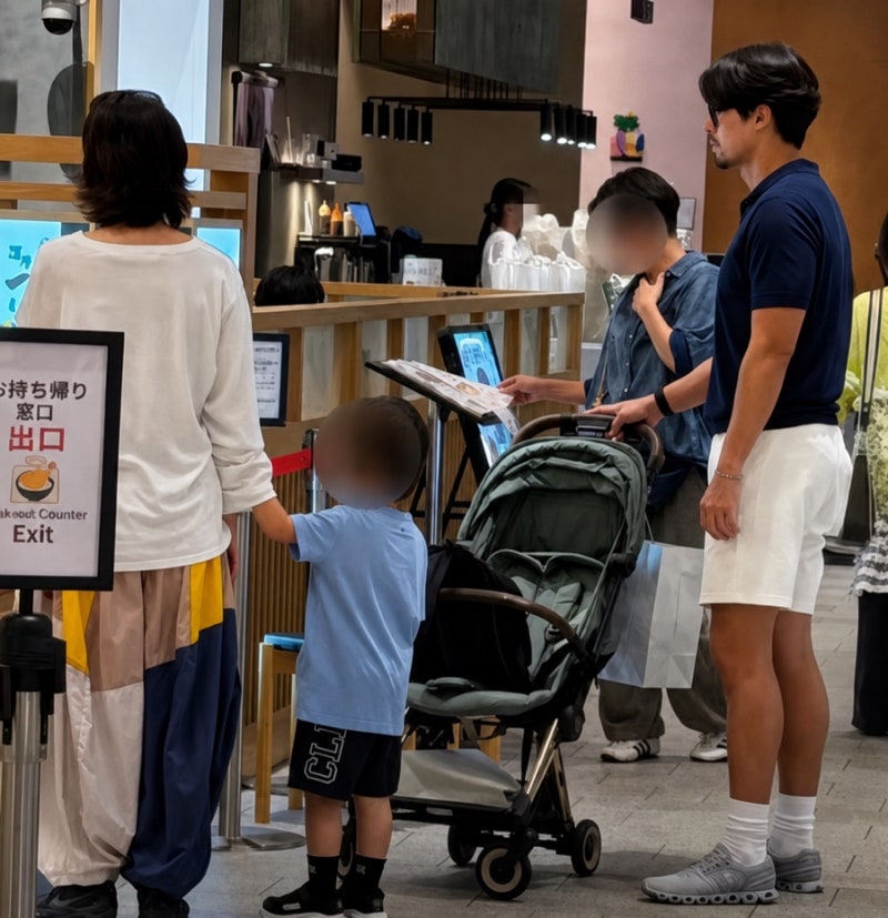 Son Ye-jin and Hyun Bin's Family Trip to Tokyo, Japan: "My Son Clings to My Sleeve" - A True Mama's Boy ♥️