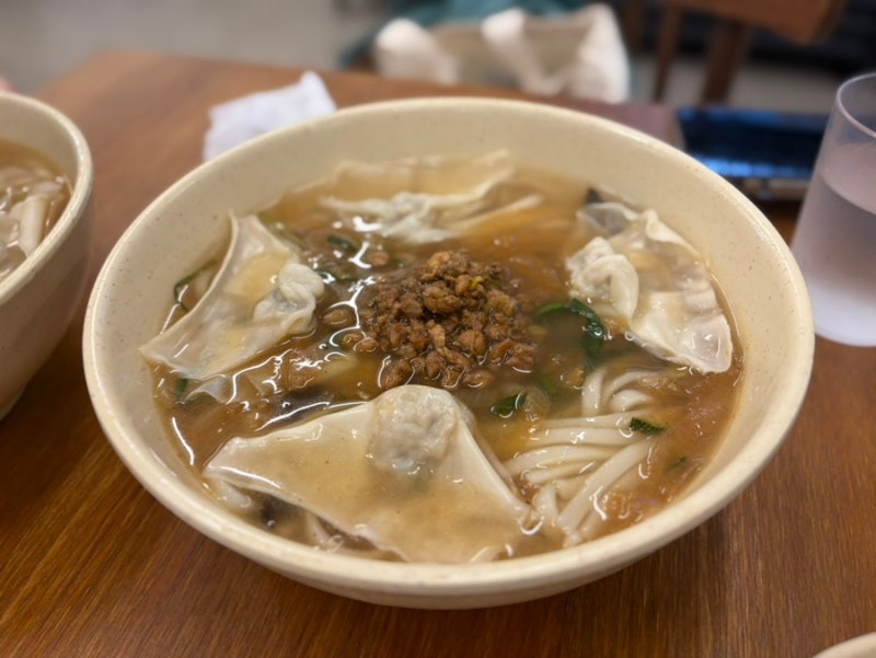 [명동] 명동 60년 전통 미쉐린 가이드 외국인 필수 방문 웨이팅 칼국수 맛집 '명동교자' 본점