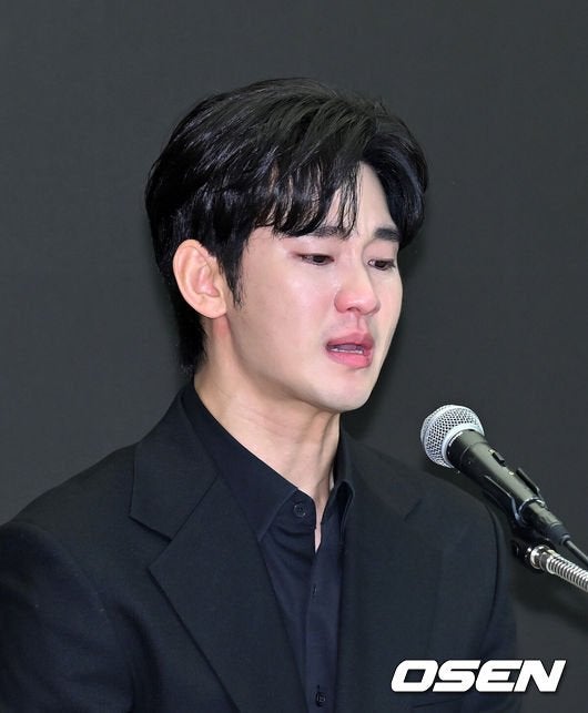 김수현 1년 6개월 만의 컴백과 남은 과제! '혐의없음' 불송치 결정 후 국내 복귀 행보