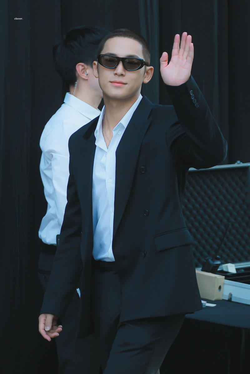 세븐틴 민규 맞아? 반삭발로 파격 변신 시몬스 행사 비니크프로젝트 선글라스 정보