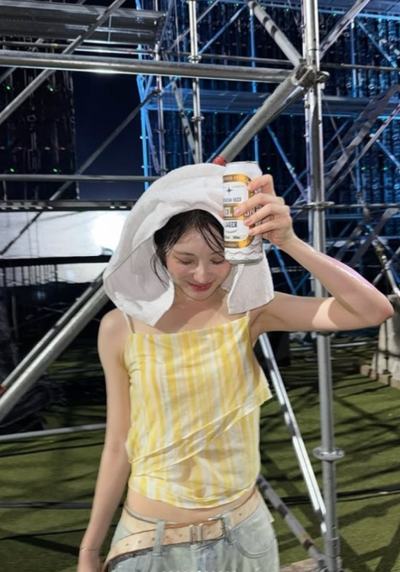 첫 워터밤에선 물이 가장 무서웠는데…이채연이 1년 뒤 올린 사진
