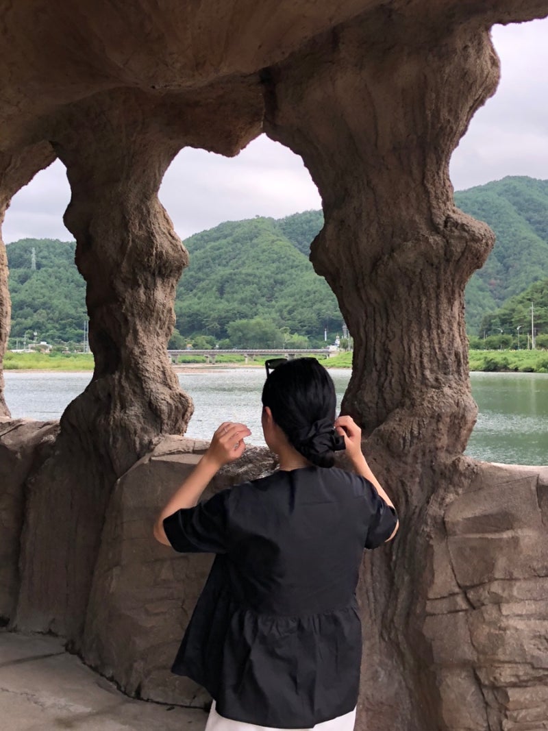 8월, 야르와 밤티 그 사이 어딘가