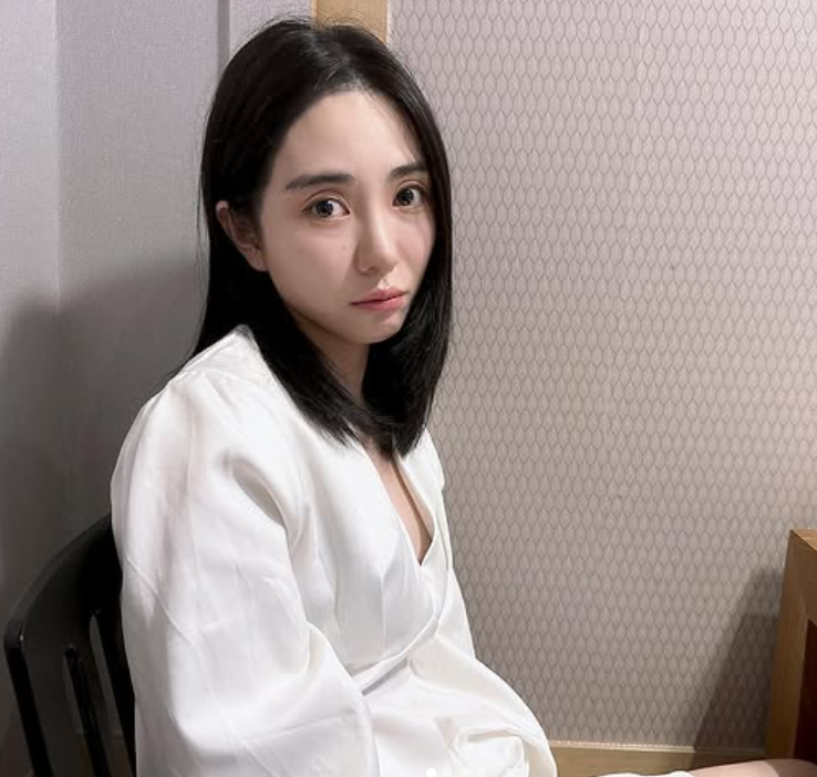 "1억 5천 차용증에 억대 슈퍼카까지..." AOA <b>권민아</b>, <b>친언니</b> <b>횡령</b> 폭로....