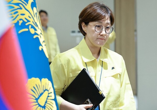 "<b>인사라인</b>이 <b>김현지</b>잖아" 장르만 여의도 생방 사고, 무슨 일이었나