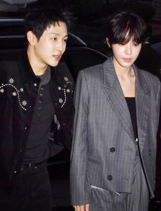 설인아 머리 자르고 옷까지 달라졌다… 임시완 옆에서 더 눈에 띈 이유