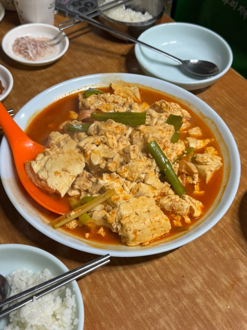 [대전] 진로집, 두부두루치기 칼국수 수육 한식 맛집 매콤한 양념이 제대로였던 곳 대전여행 ....