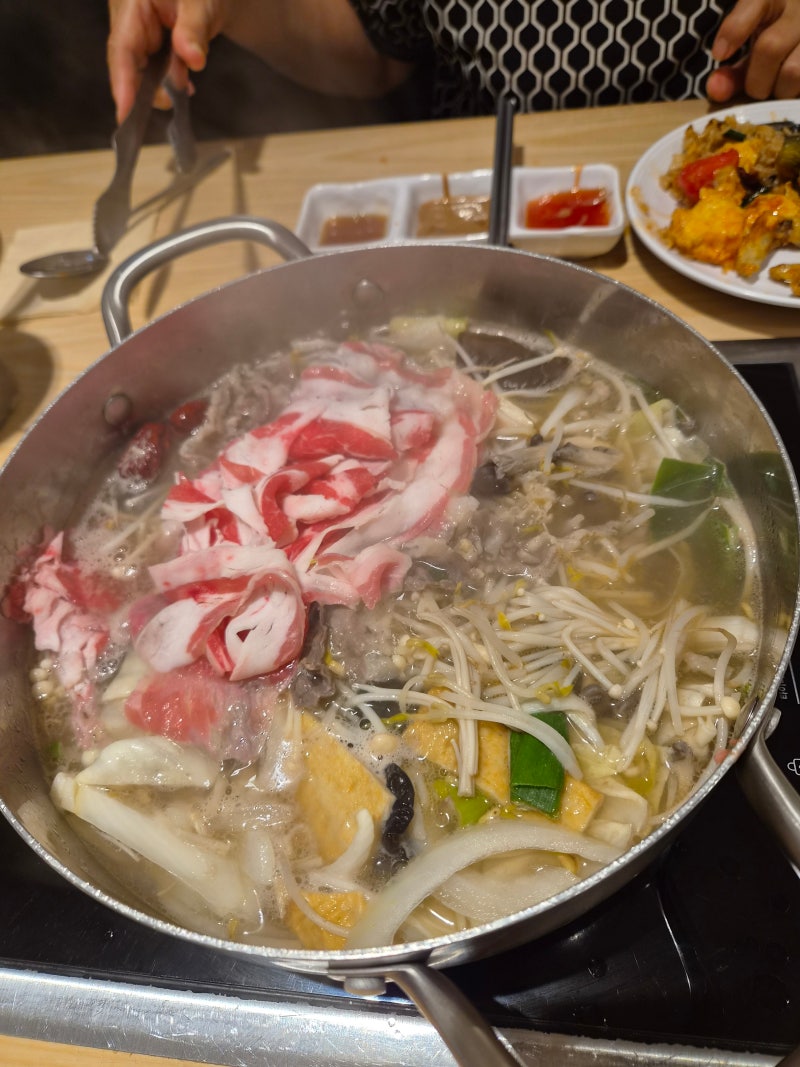 해운대이마트 로운샤브