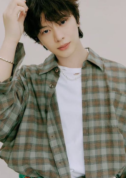 '나 닮은 사람이 이상형'이라는 육성재 프로필 키 나이 학력 MBTI 가족 아버지 누나