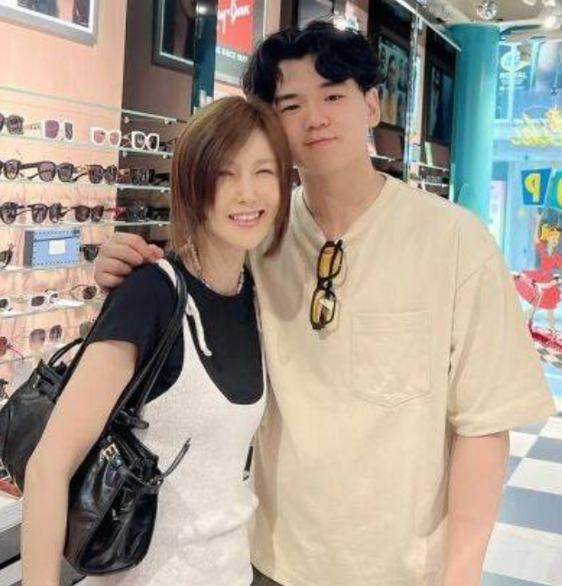 윤후 엄마 김민지, 윤민수와 이혼 후 돌연 공개한 사진... 알고 보니