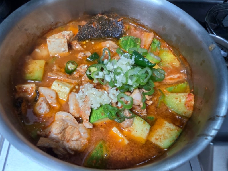 캠핑요리추천 돼지고기 고추장 애호박찌개 레시피