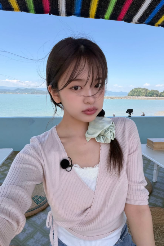 5만원대부터 290만원까지, 안유진 우주떡집 옷 정보