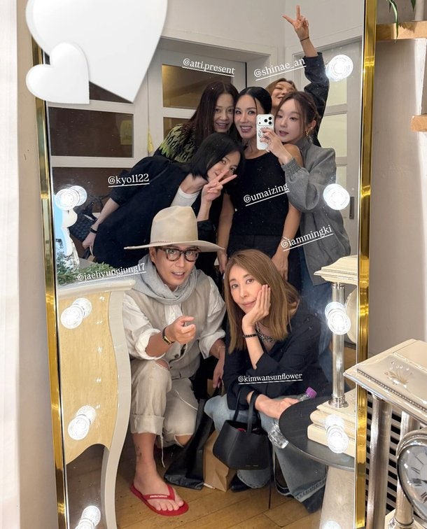 엄정화의 화려한 인맥 파티, 송혜교부터 고현정까지 총출동한 사연은?