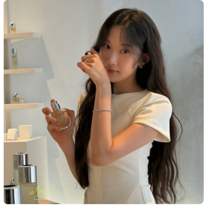 문가영 화이트 미니 원피스가 7만원 대 라고? 성수 팝업 행사장 패션
