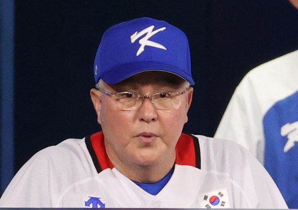 33년 만에 1위 찍은 한화, 9연패로 9위 추락…김경문 감독 경질 쉽지 않은 이유