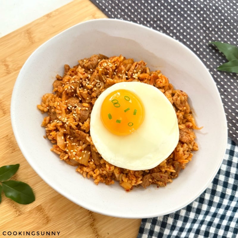 돼지고기를 듬뿍 넣어 고소하고 정말 맛있는 돼지고기 김치볶음밥 만들기 김치볶음밥황금레....