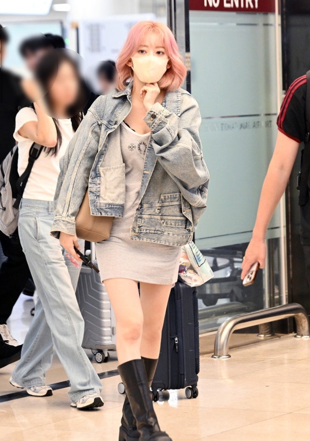 르세라핌 사쿠라 공항패션 눈길…일본 투어 마치고 김포공항 입국