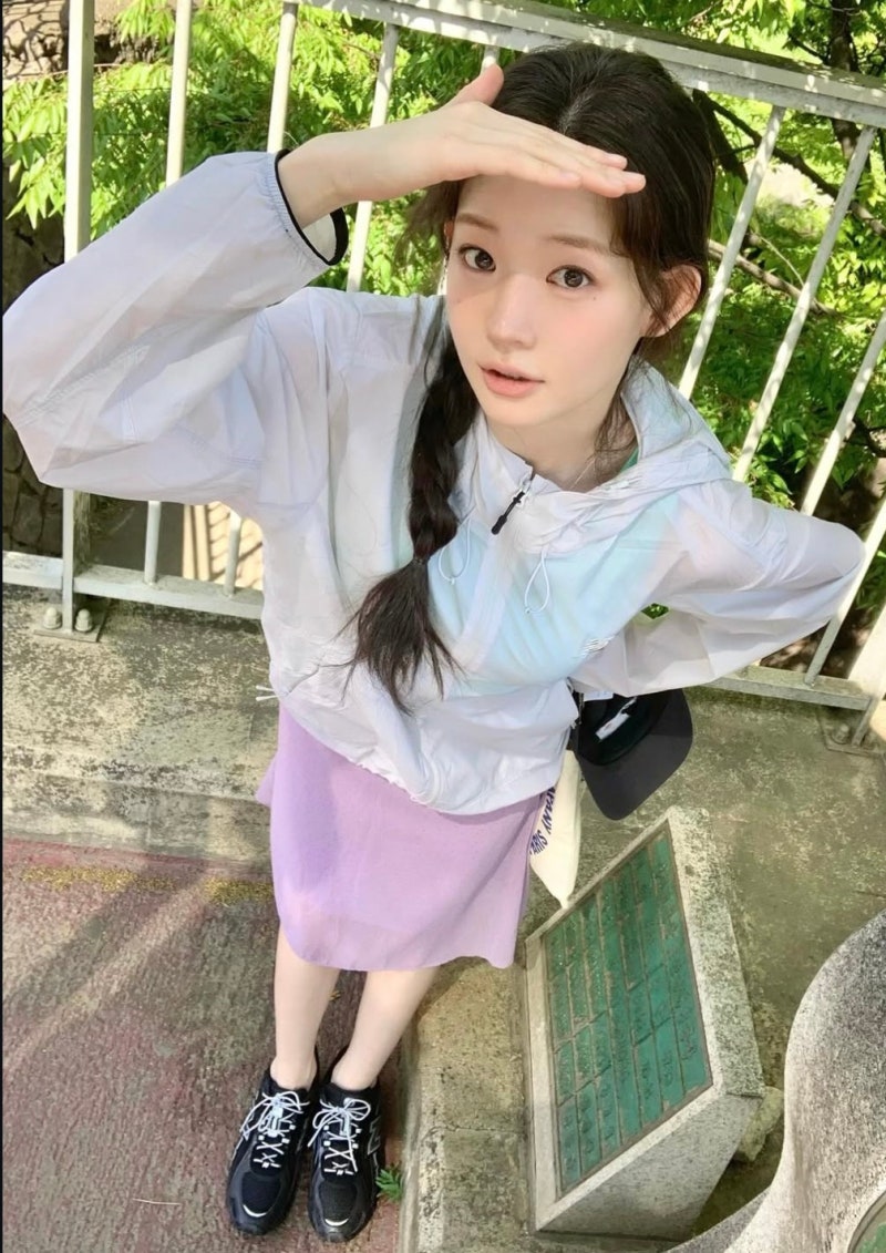 "바람막이를 이렇게 입네?" 최윤지의 뉴발란스 간절기 코디