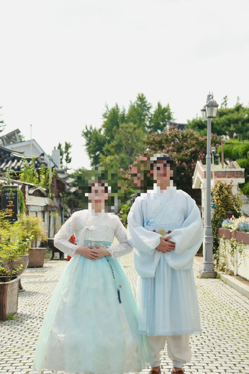 Jeonju Hanok Village Hanbok Experience at Ilsangae: Hanbok Rental Alleyway Couple Snaps | Free Parking in Jeonju Hanok Village