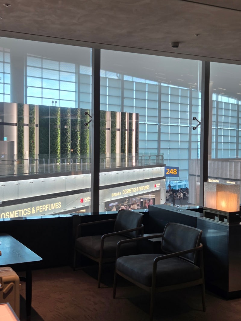 Complete Guide to 5 Prestige Lounges at Incheon Airport Terminal 2 + Why the West Side is Recommended (My Vivid Experience)