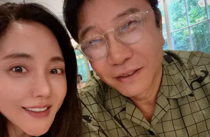 '74세 맞아?' 이수만, SM 떠나자 방부제 동안 얼굴로 회춘한 진짜 이유는 '이것' 덕분?
