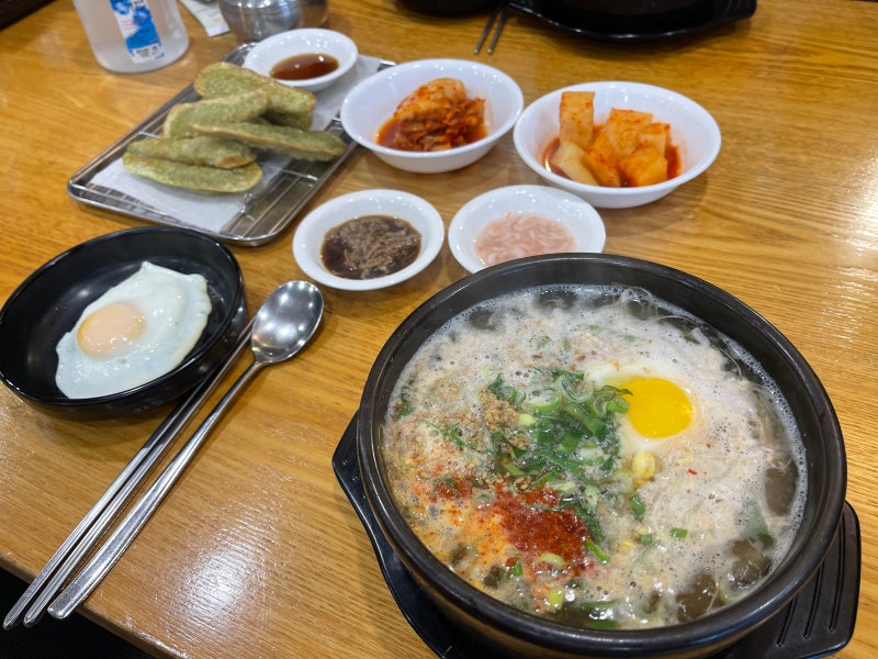 전주 콩나물국밥 맛집 삼백집, 현지인이 알려주는 먹는 법과 고추군만두