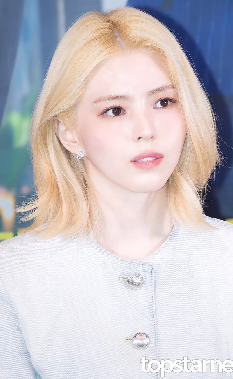 한소희 ‘인턴’ 시사회 비주얼 뭐야… 금발 단발병 유발