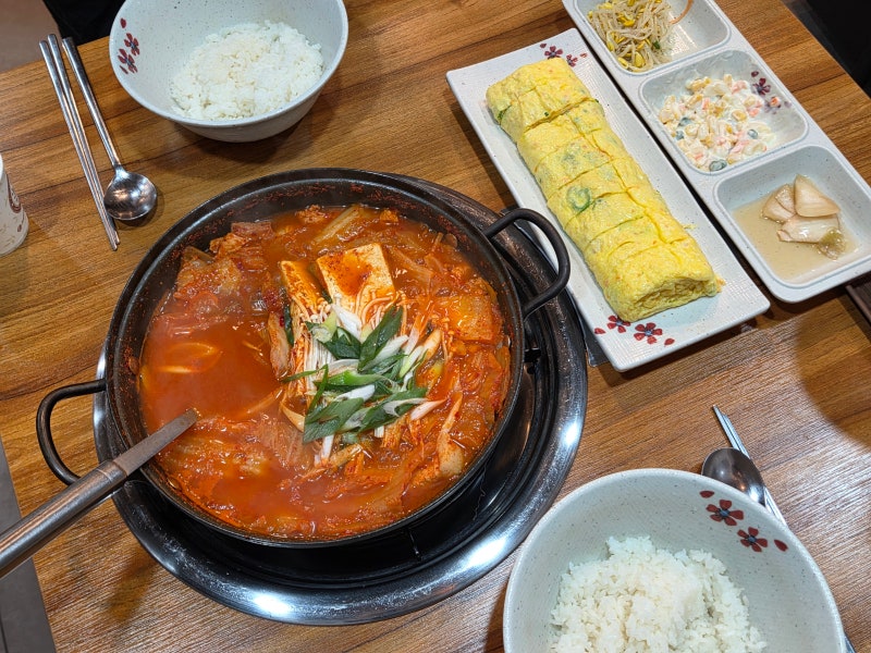 안양 오비즈타워맛집 관양동김치찌개 맛있는 한식집 옛날김치찌개