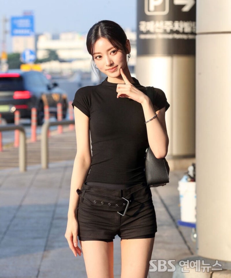 "같은 여자가 봐도 반한다"…미야오 안나 올블랙 공항패션 정체