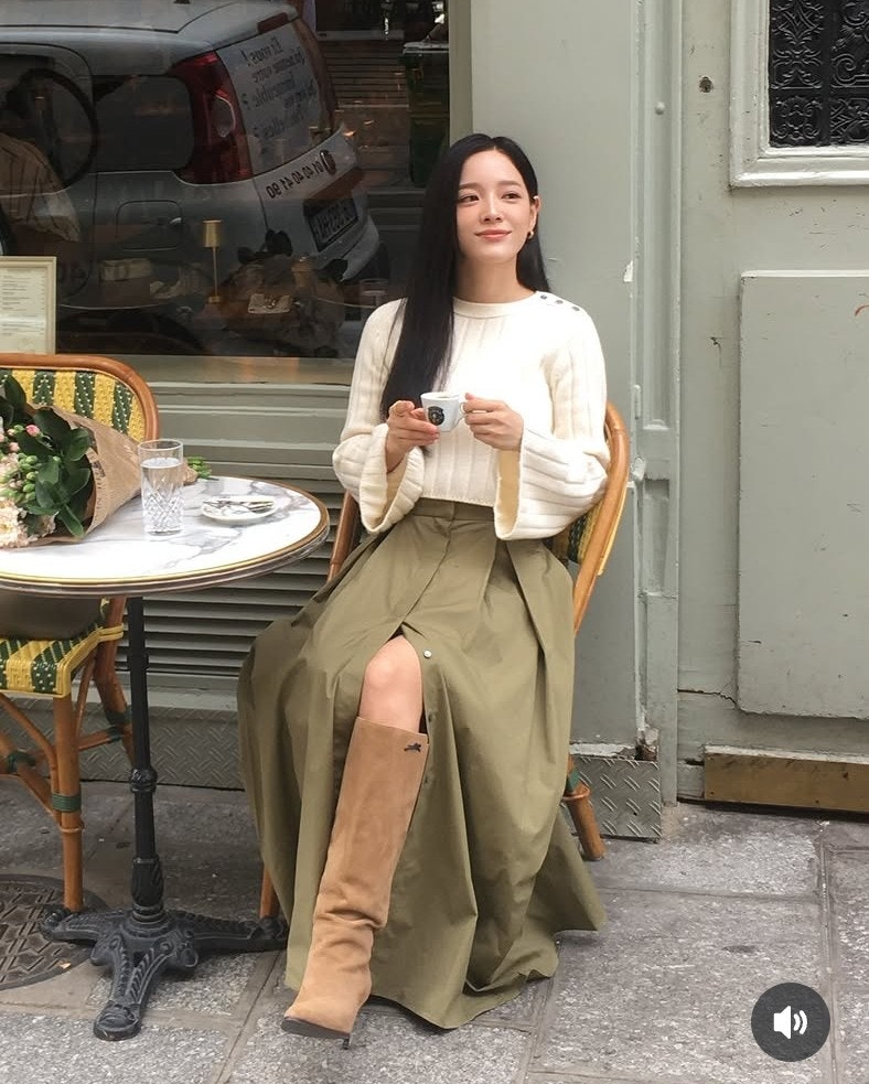 “가을옷 이렇게 입으면 되겠네” 김세정, 파리에서 보여준 가을 데일리룩