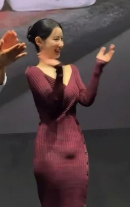 베리굿 조현 신지원 원피스 무슨 일? 카를로비바리 시사회 의상 화제