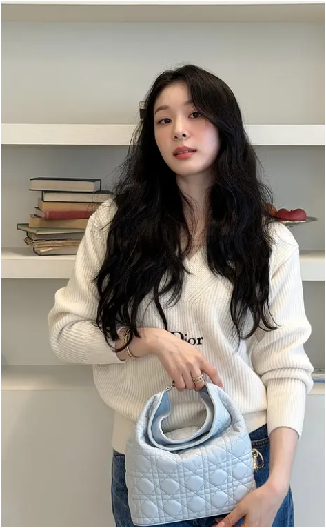 청바지 하나 입었을 뿐인데 왜 이렇게 고급스럽지? 김연아가 보여준 디올 니트 여신룩