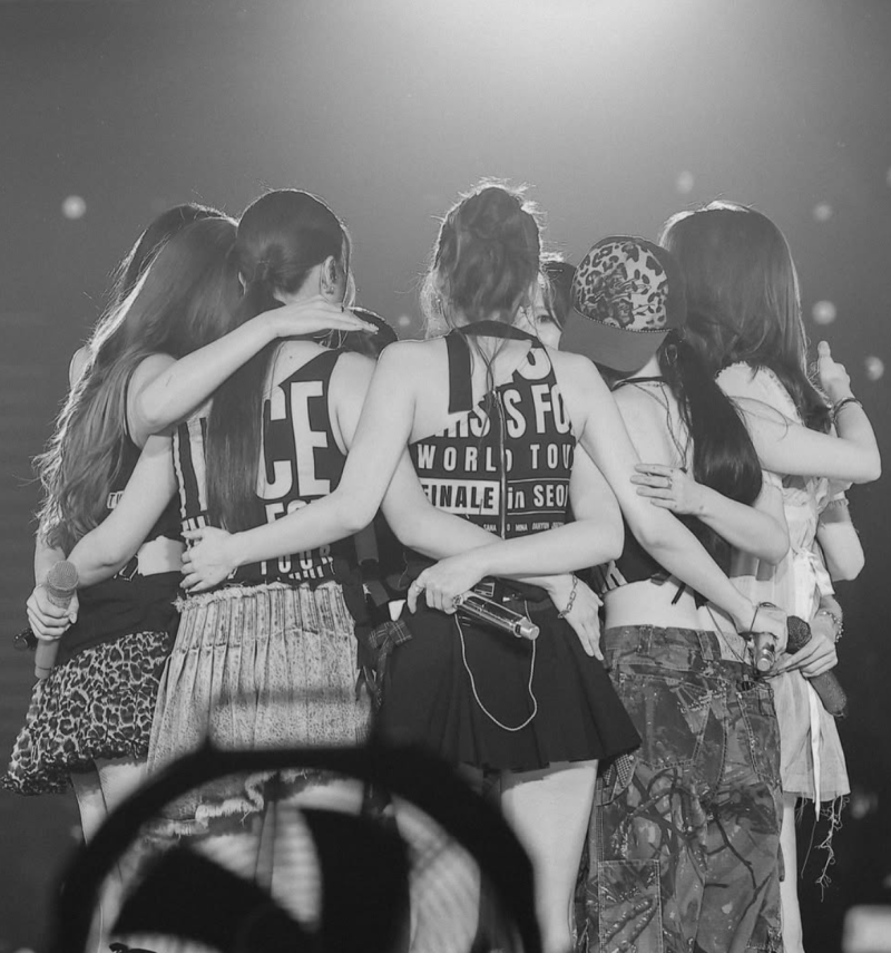 벌써 3명 떠났다… 트와이스 9명 중 JYP와 갈라선 멤버들, 그런데 “완전체는 지킨다”