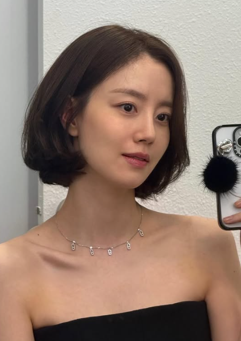 30대 후반 단발 잘못 자르면 확 나이 들어 보여요, 문채원은 뭐가 다를까