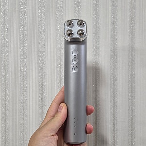셀퓨전씨 리페라 쿼드엑스 RF와 EMS를 동시에 중안부 디바이스 런칭되자마자 구매한 내돈내산....