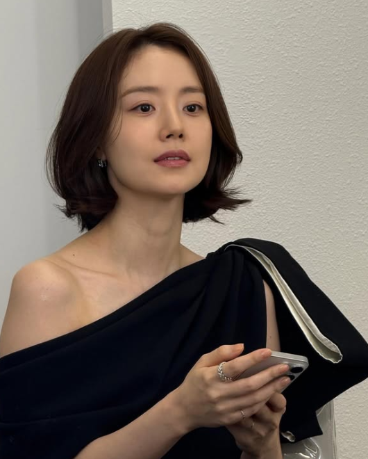 “나이 들수록 목선을 드러내라더니…” 40대 문채원 단발 변신 후 확 달라진 이유