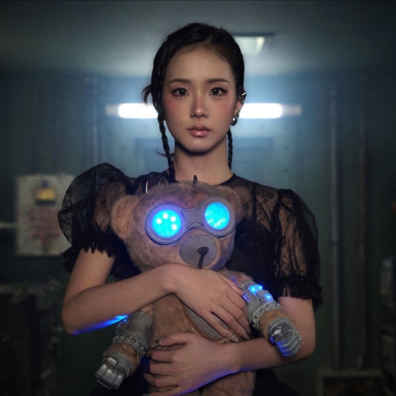 지수 CLICK 신곡 가사 해석, 뮤비 속 곰인형은 왜 등장할까