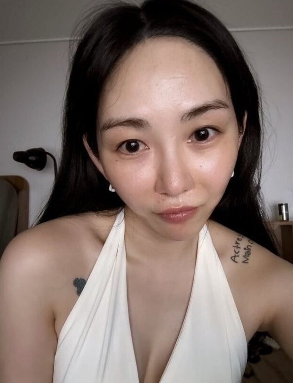 8억 뜯긴 권민아, 친언니 고소 예고…"암 치료비도 내가 냈다" vs "일방적 주장"