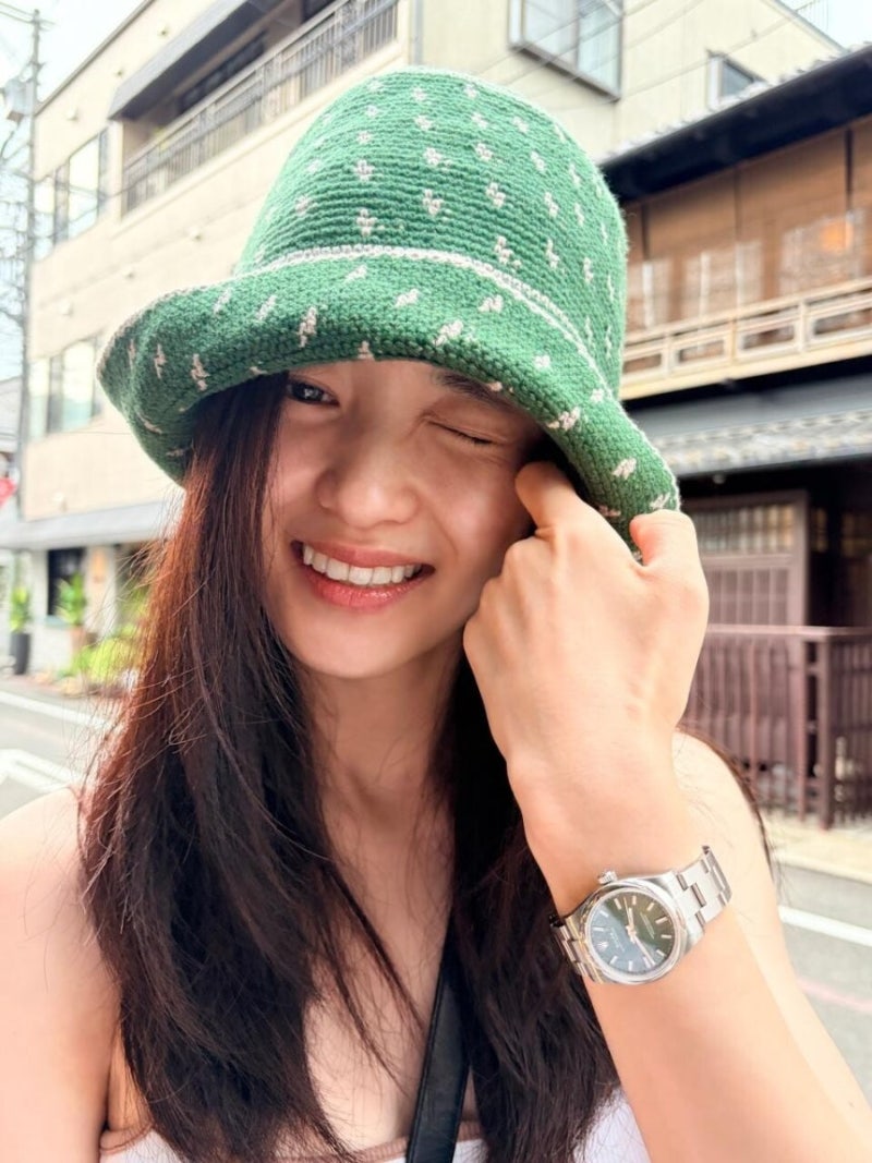김태리 일본 여행 패션, 손목 위 시계가 천만 원짜리라고?