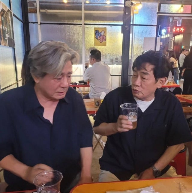 “시사회 뒤풀이에 깜짝 등장” 이경규, 후배 최민식 영화 ‘인턴’ 응원