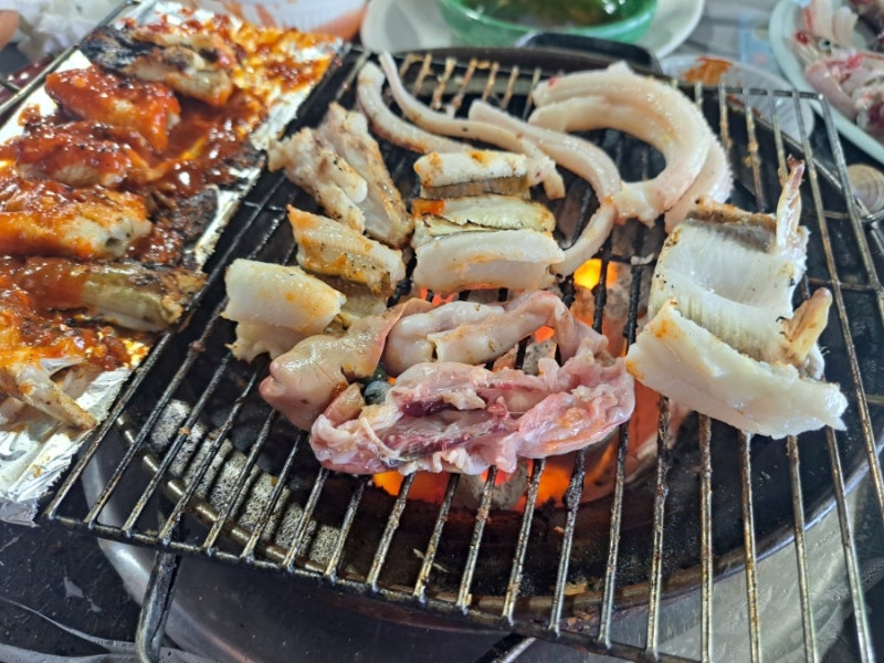 기장 월전 장어구이촌｜바다 앞에서 푸짐하게 즐기는 숯불 장어구이