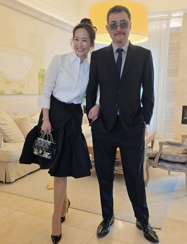 "카리스마를 벗어던진 배우" 최민수, 아내 강주은과 함께한 정장 차림 근황