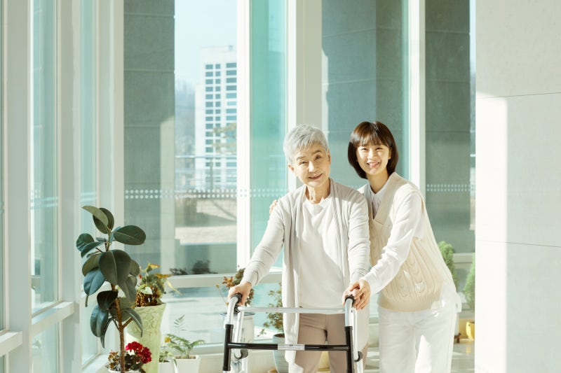 노인 주간보호센터 창업, '치매전담형'이 대세일까? 일반형과의 차이점부터 창업 조건까지 ....