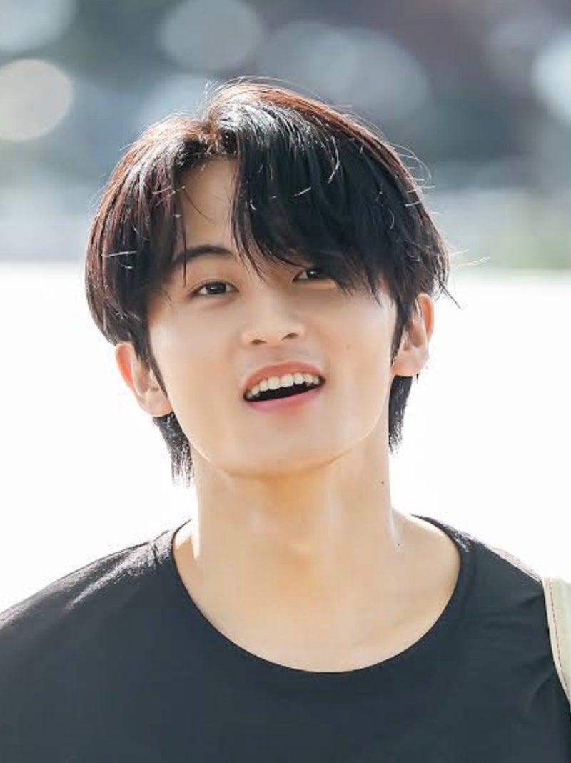 ✝️ 마크 (Mark Lee)의 새로운 레이블 Upper Room을 보면서 한 단어가 떠올랐다.