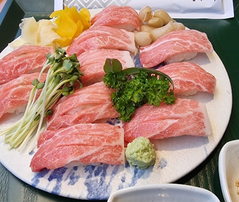 충남 홍성 내포 맛집 예담 참치회초밥·전복솥밥에 반한 도청 가족모임 맛집