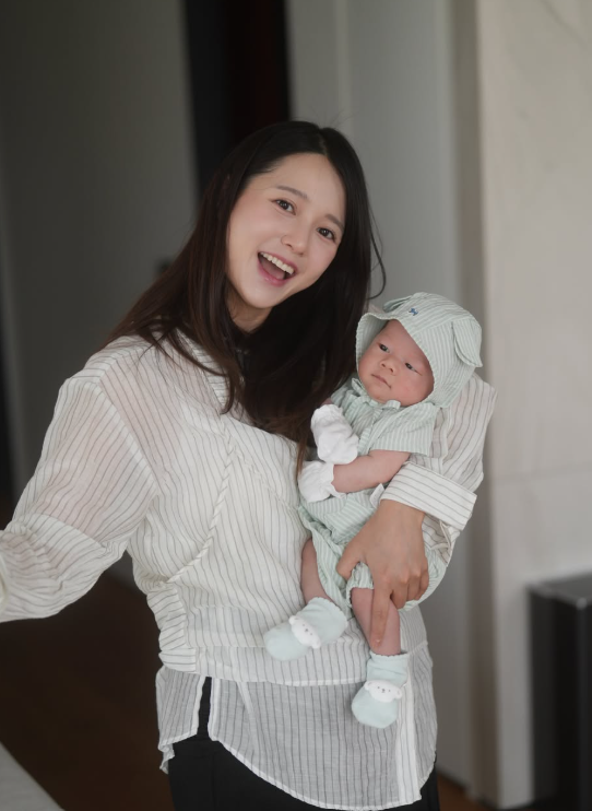 13남매 장녀 남보라 프로필 나이 남편 결혼 가족 생활고 아들 출산 근황 총정리