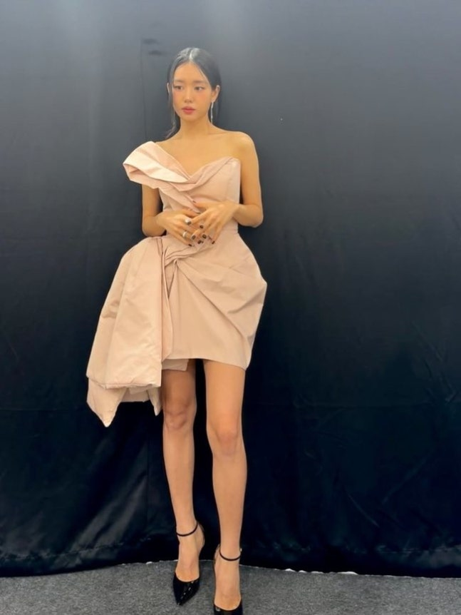 안은진 10kg 감량 드레스 코디, 1억원 노출 사고에서 레전드까지 바뀐 규칙 하나