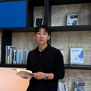 탑텐 메리노 스웨터 남성 카라니트로 완성한 남자 포엣코어룩 가을 코디